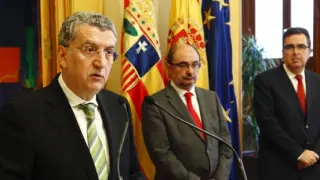 Sebastián Celaya en la firma del protocolo entre el Gobierno de Aragón y la Fundación Amancio Ortega.