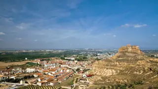 Panorámica de Monzón y su castillo.