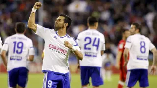 Ángel celebra su gol frente al Getafe en La Romareda.