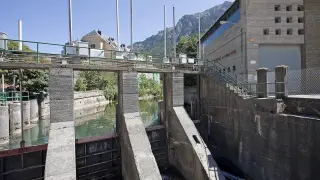La central de Canal Roya se puso en marcha en 1967 y está  a la altura del puente de Secrás.