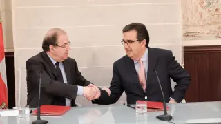 El acuerdo de colaboración ha sido firmado este jueves por la mañana en Valladolid por el presidente de Castilla y León, Juan Vicente Herrera, y el vicepresidente de Inditex y de la Fundación Amancio Ortega, José Arnau.