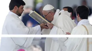 El Papa durante la canonización de los pastorcitos Francisco y Jacinta.