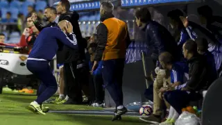 César Láinez se echa las manos a la cabeza cuando el Cádiz logra el empate en el minuto 89. La imagen habla por sí sola. No hace falta explicación accesoria.