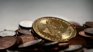 El bitcoin es una criptomoneda. El valor de cada bitcoin superaba este lunes los 1.600 euros.