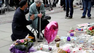 Manchester llora a sus muertos y comienza a poner cara a las víctimas del atentado.