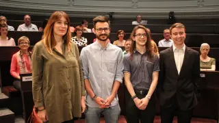 Parte de los alumnos galardonados: Irma Inaz Monterde, Héctor García Cebollada, Pablo Lanaspa Ferrer y Pablo Riega Begué.