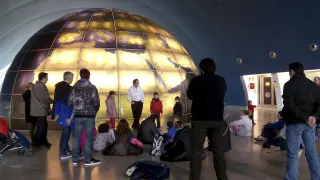 Un grupo de visitantes, en el Planetario de Huesca.