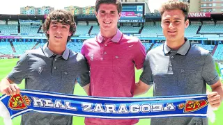 Julián Delmás, Álex Zalaya y Daniel Lasure, jugadores del primer equipo del Real Zaragoza