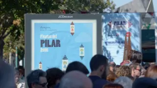 Mupi con el cartel anunciador de las Fiestas del Pilar de 2016