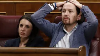 El líder de Podemos, Pablo Iglesias, y la portavoz de la formación morada en el Congreso de los Diputados, Irene Montero.
