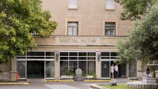 El hospital Militar esta situado en Vía Ibérica y da servicio a la población de Valdespartera y Casablanca.