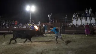 San Juan sortea el veto de ZEC y recupera el toro de fuego en un ruedo portátil