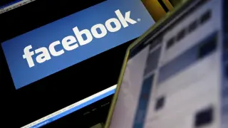 El logo de Facebook en un ordenador.
