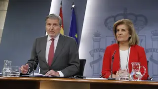 Méndez de Vigo y Báñez tras el Consejo de Ministros.