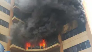 El fuego se originó en la segunda planta de uno de los tres edificios del ministerio.