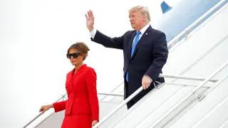 El presidente estadounidense y su mujer aterrizaron este jueves en París.