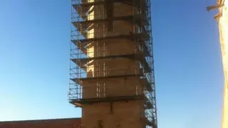 Castellote rehace su torre campanario, destruida durante la Guerra Civil