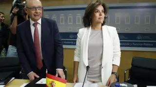 El ministro de Hacienda, Cristóbal Montoro, y la vicepresidenta del Gobierno, Soraya Sáenz de Santamaría, han presidido la reunión del Consejo de Política Fiscal y Financiera.
