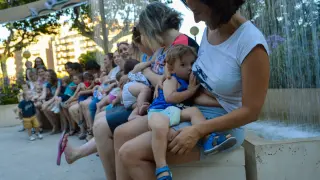 Semana Mundial de la Lactancia Materna. En la imagen, varias mamás de Huesca dando el pecho a sus bebés.