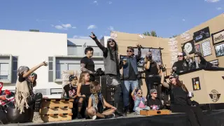 Los rockeros moteros se llevaron ayer el segundo premio en el concurso de carrozas de adultos.