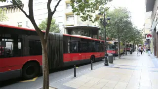 Un autobús averiado obliga a cerrar la calle Don Jaime