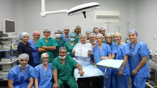Sanitarios de Zaragoza junto a varios profesionales del hospital en Perú.