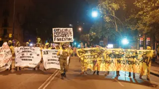 Marcha nocturna de las brigadas forestales para denunciar su "precariedad" laboral