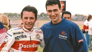 Maurel (i), tras ganar el Europeo, con su gran amigo Javier Ullate, mecánico en los inicios el piloto. archivo