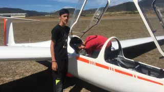 Jóvenes desde los 16 años practican vuelo sin motor en el aeródromo de Santa Cilia.