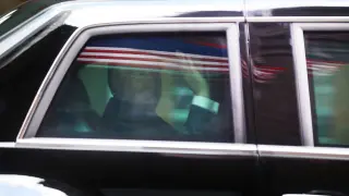 Trump en su coche oficial antes de abandonar Nueva York.