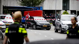 La Policía ha liberado a la mujer que había sido tomada como rehén por un hombre armado con un cuchillo que este jueves ha asaltado el edificio donde se encuentra la emisora neerlandesa 3FM, en la ciudad de Hilversum, en el centro de Países Bajos.