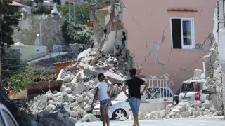 Vista de los daños causados tras el terremoto en la isla de Ischia en Italia.