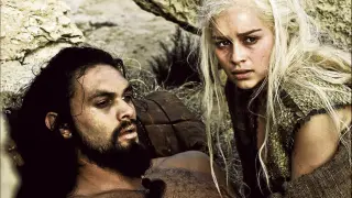 Danereys Targaryen, con Khal Drogo, el jefe de los dothraki, en una escena de 'Juego de tronos'.