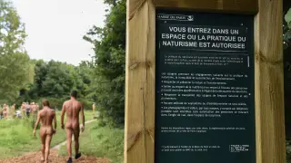París inaugura su primera zona nudista al aire libre