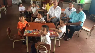 El alcalde Santisteve, durante su visita a la comunidad de La Merced, en Nicaragua.