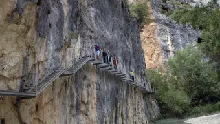 Primer tramo de pasarelas en el cañón del río Vero, en Alquézar.