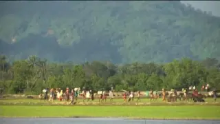 Miles de rohinyá  huyen de Birmania hacia Bangladesh, perseguidos por las autoridades locales