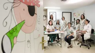 Las oftalmólogas Inmaculada González, Olimpia Castillo, Esther Prieto, Cristina Gracia (auxiliar de clínica), Irene Altemir (óptica), Patricia Pla (enfermera), Victoria Pueyo y Teresa Pérez.