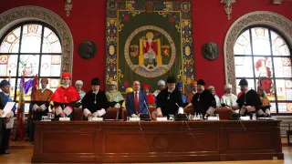 Un momento de la apertura del curso académico del Campus Iberus en el Paraninfo de Zaragoza, con los rectores de las cuatro universidades (Zaragoza, Lérida, La Rioja y la pública de Navarra) y el presidente aragonés.