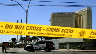 Un precinto policial, en el lugar de la matanza en Las Vegas.
