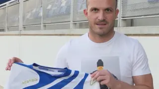 Maurizio Lanzaro, con la camiseta del Ejea.