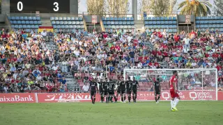 Los oscenses celebran su tercer gol en Almería