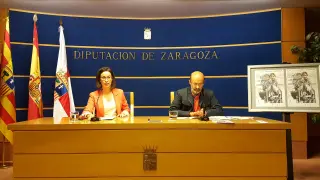 La vicepresidenta segunda de la Diputación de Zaragoza y alcaldesa de Ejea de los Caballeros, Teresa Ladrero, y el concejal de Cultura ejeano, José Antonio Remón.