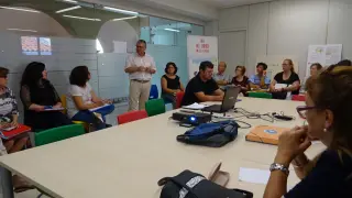 Una de las sesiones informativas celebradas por la Oficina Municipal de Vivienda de Huesca