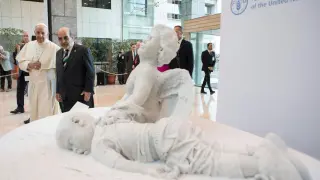 Estatua en memoria de Aylan inaugurada por el Papa