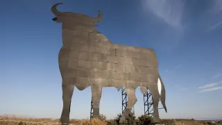 El más fílmico de los toros de Osborne, utilizado en el rodaje de 'Jamón, jamón' de Bigas Luna.