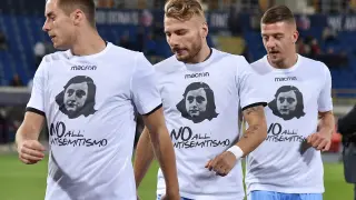 Los jugadores del Lazio, con camisetas de Ana Frank.