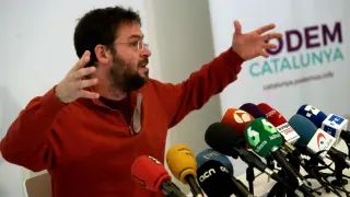 El secretario general de Podem Cataluña, Albano-Dante Fachin, anuncia su dimisión del cargo y de Podemos.