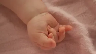 Nace el primer bebé en el mundo a partir de un óvulo vitrificado de forma automatizada