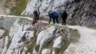 Un grupo de senderistas acosa a un jabalí hasta que lo despeña
